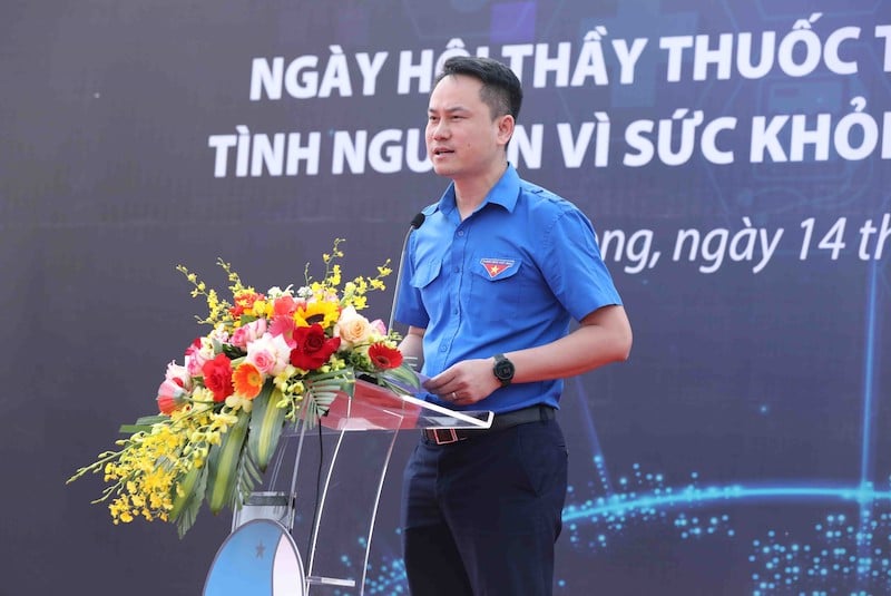 Lễ ra quân Ngày hội Thầy thuốc trẻ làm theo lời Bác năm 2023