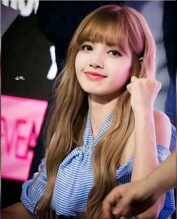 Lisa (BlackPink) đẹp thế nào?