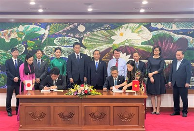 Japón firma tres acuerdos de préstamo de AOD por valor de 10.672 mil millones de dongs con Vietnam