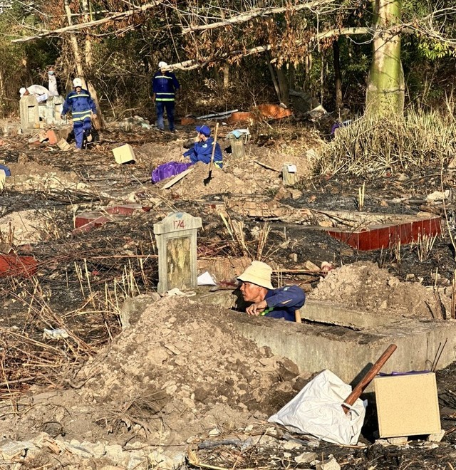 Hoy se exhumaron oficialmente 1.836 tumbas del cementerio de Binh Hung Hoa, foto 2