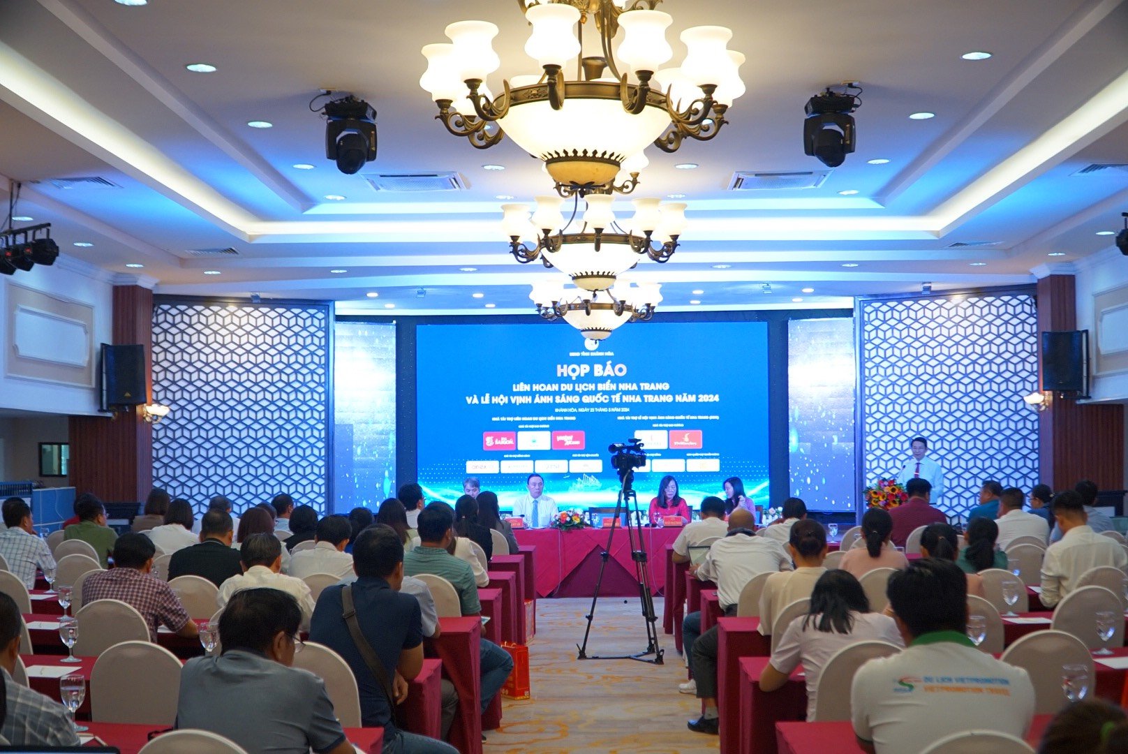 Quang cảnh buổi họp báo