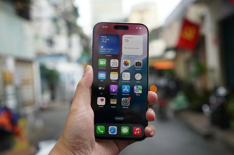 Cận cảnh iPhone 16 Pro Max xách tay về Việt Nam, giá 79 triệu đồng