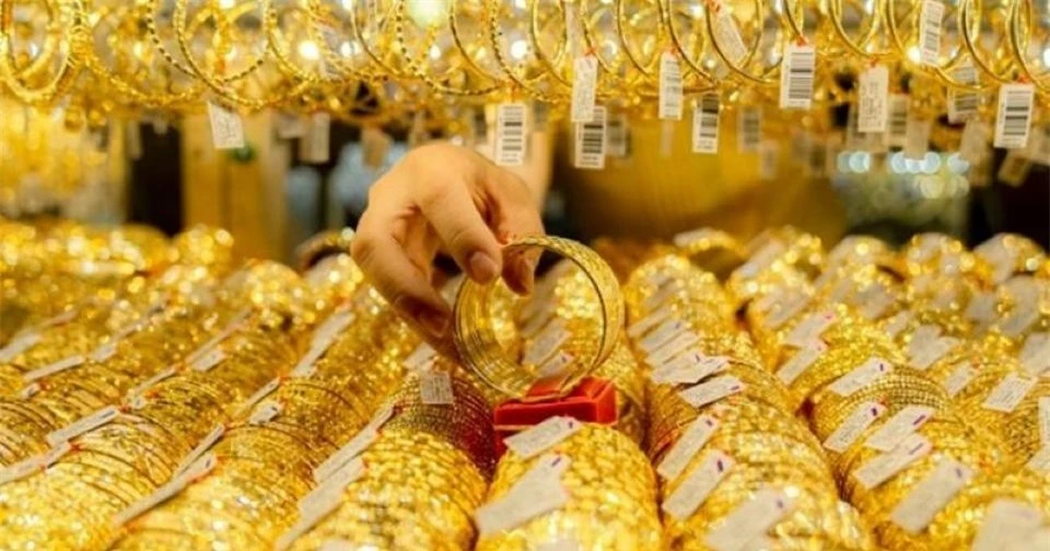2024년 12월 4일 금 가격: SJC 및 링 골드가 상승으로 반전