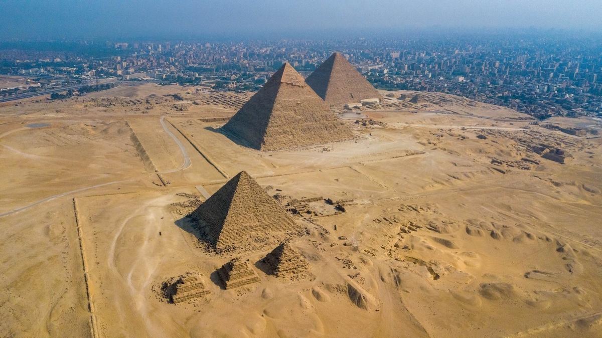 Comment les anciens Égyptiens ont-ils parfaitement aligné les 3 pyramides ?