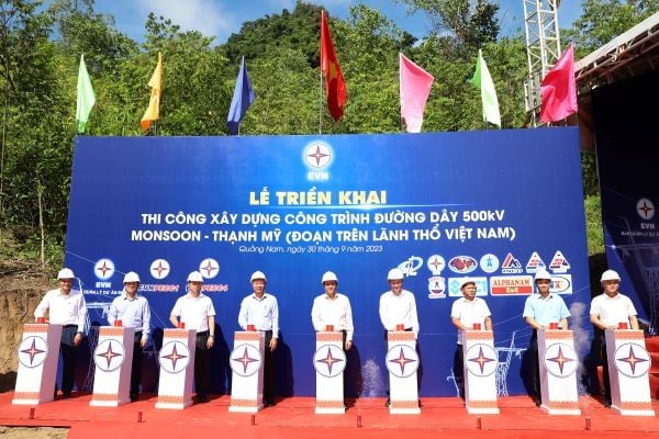 Construction of power import line from Laos, section in Vietnam territory