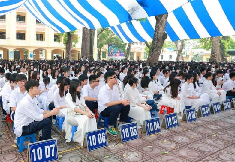 โครงสร้างรูปแบบ ตัวอย่างข้อสอบ สำหรับการสอบเข้าชั้น ม.4 ตามโครงการศึกษาศาสตร์ทั่วไป ประจำปี 2561