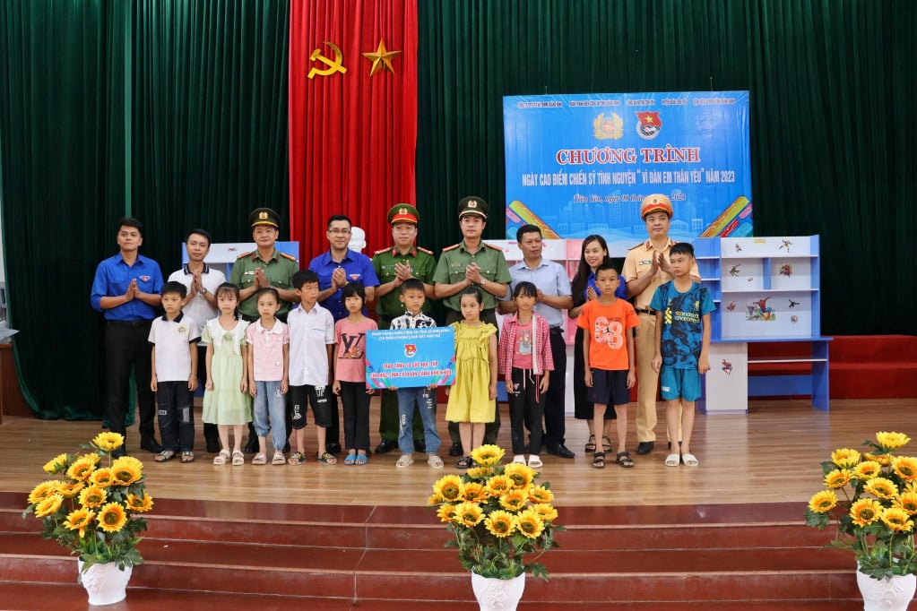 The Provincial Police Youth Union organized the Volunteer Soldiers' Day Program 