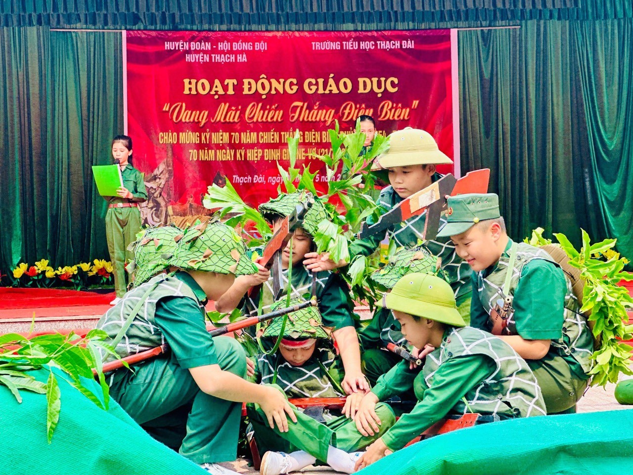 Les enfants de Ha Tinh sont fiers d'être les « petits soldats de Dien Bien » photo 14