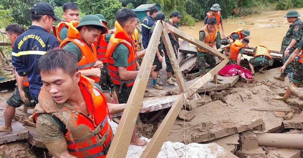 Vingroup soutient les personnes touchées par la tempête Yagi et les crues soudaines avec 250 milliards de VND