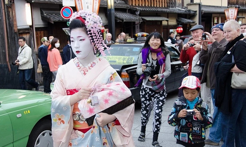 Le harcèlement photographique des geishas se reproduit à Kyoto