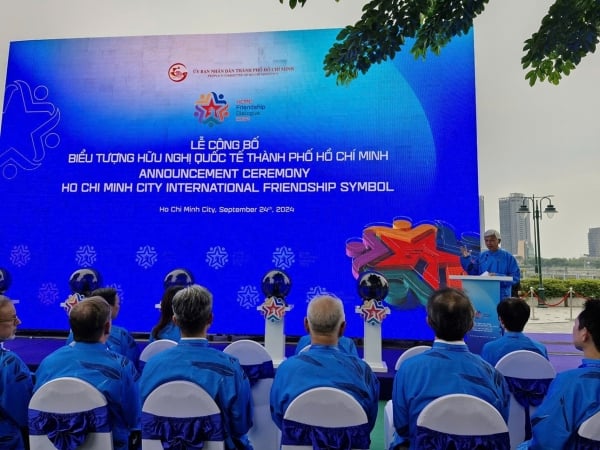 Cérémonie d'annonce du symbole d'amitié internationale de la ville. Hô Chi Minh