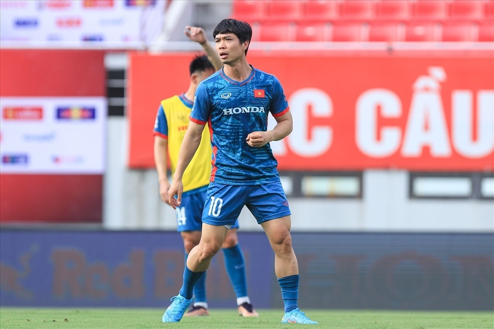 Cong Phuong may be given a chance to play by Mr. Troussier. Photo: Minh Dan