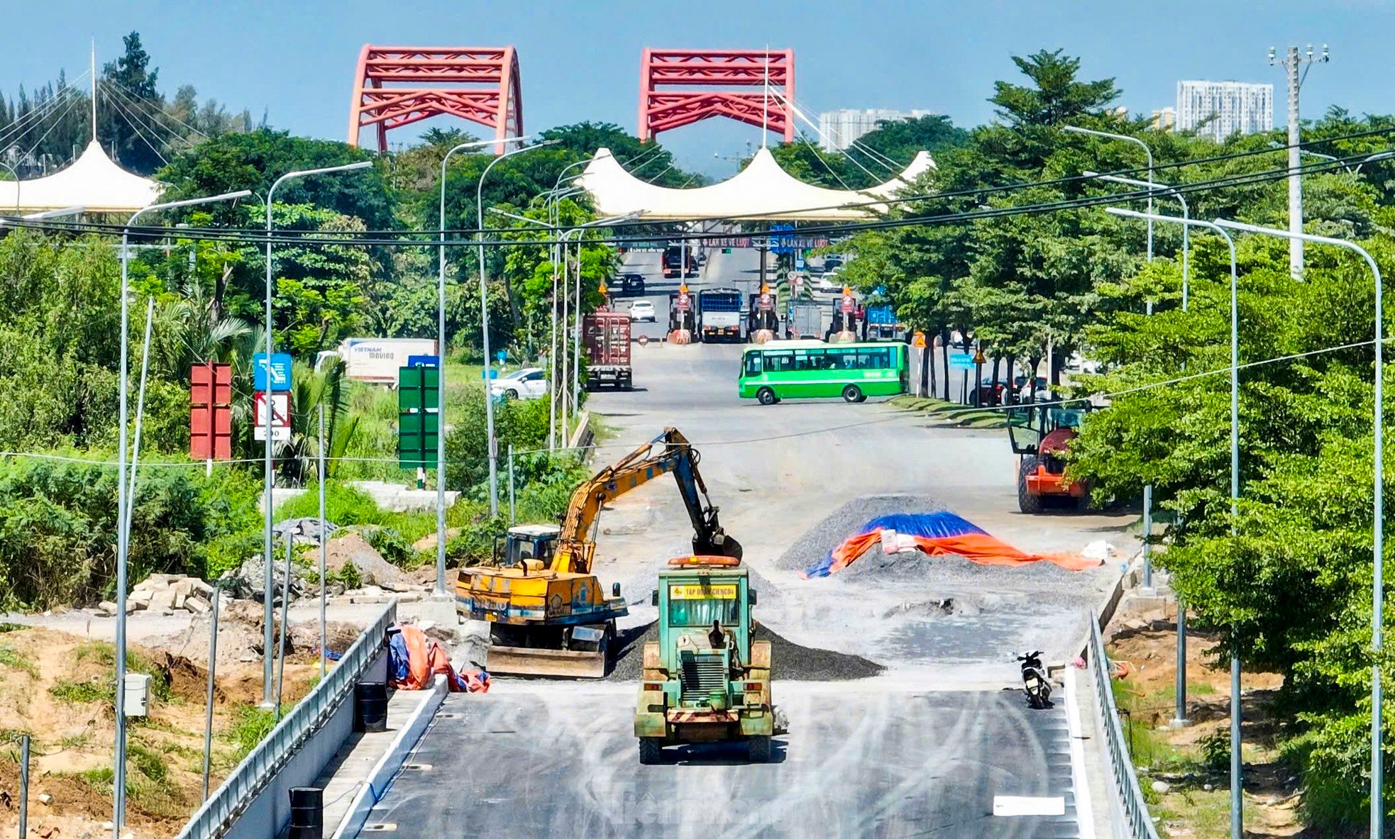 Revealing the underpass at the southern gateway intersection of Ho Chi Minh City photo 7