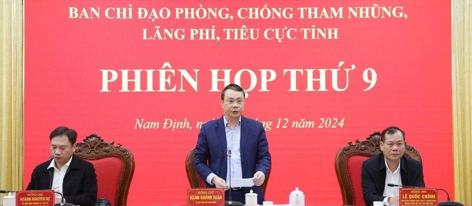 Đồng chí Đặng Khánh Toàn, Bí thư Tỉnh ủy, Trưởng Ban Chỉ đạo phòng, chống tham nhũng, lãng phí, tiêu cực tỉnh phát biểu tại phiên họp. Ảnh: Văn Trọng