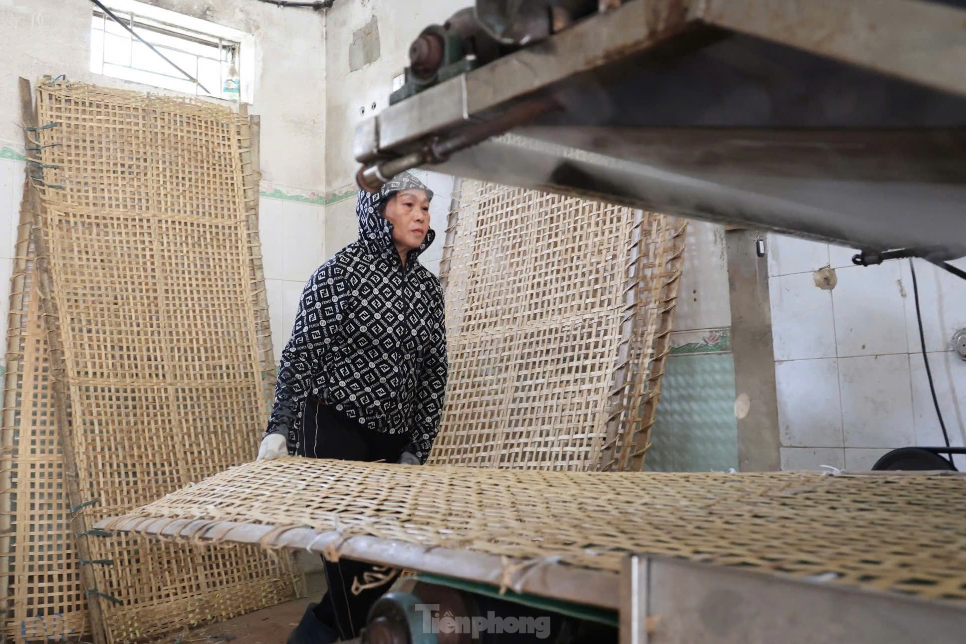 Bustling with Tet in Hanoi's famous vermicelli village photo 2