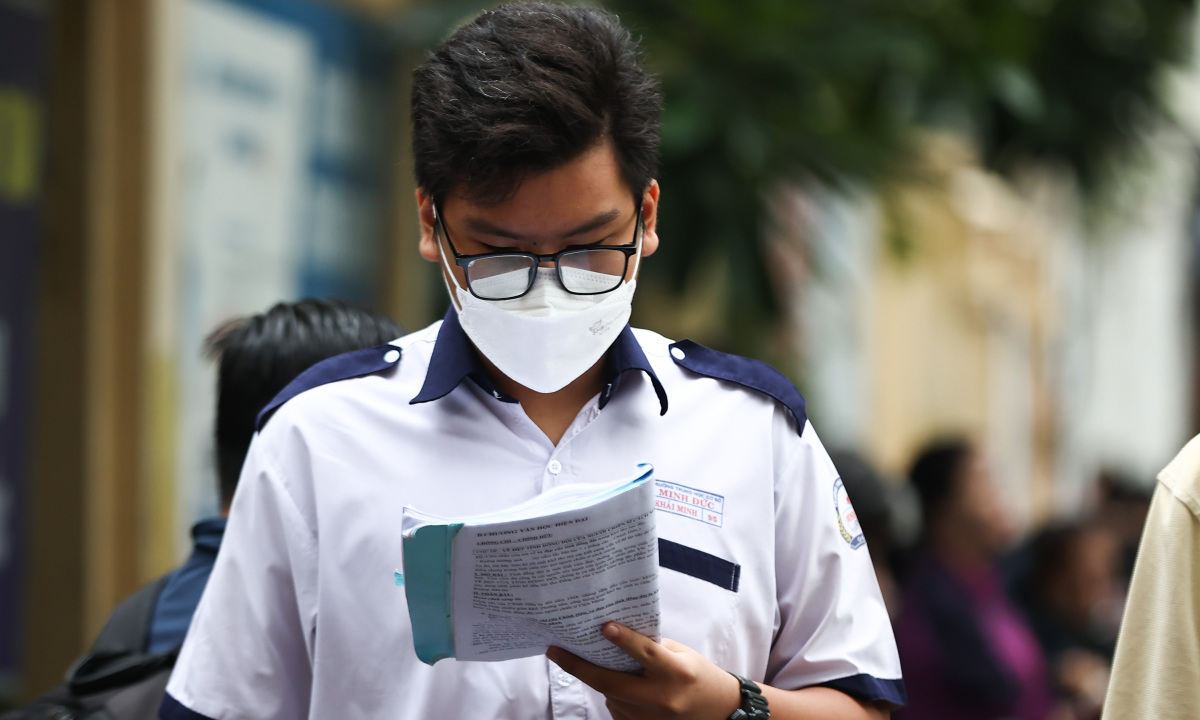 Matheprüfung für die 10. Klasse einer öffentlichen Schule in Ho-Chi-Minh-Stadt