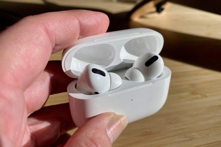 AirPods Pro mới sẽ hỗ trợ theo dõi nhiệt độ và kiểm tra thính giác - Ảnh 1.