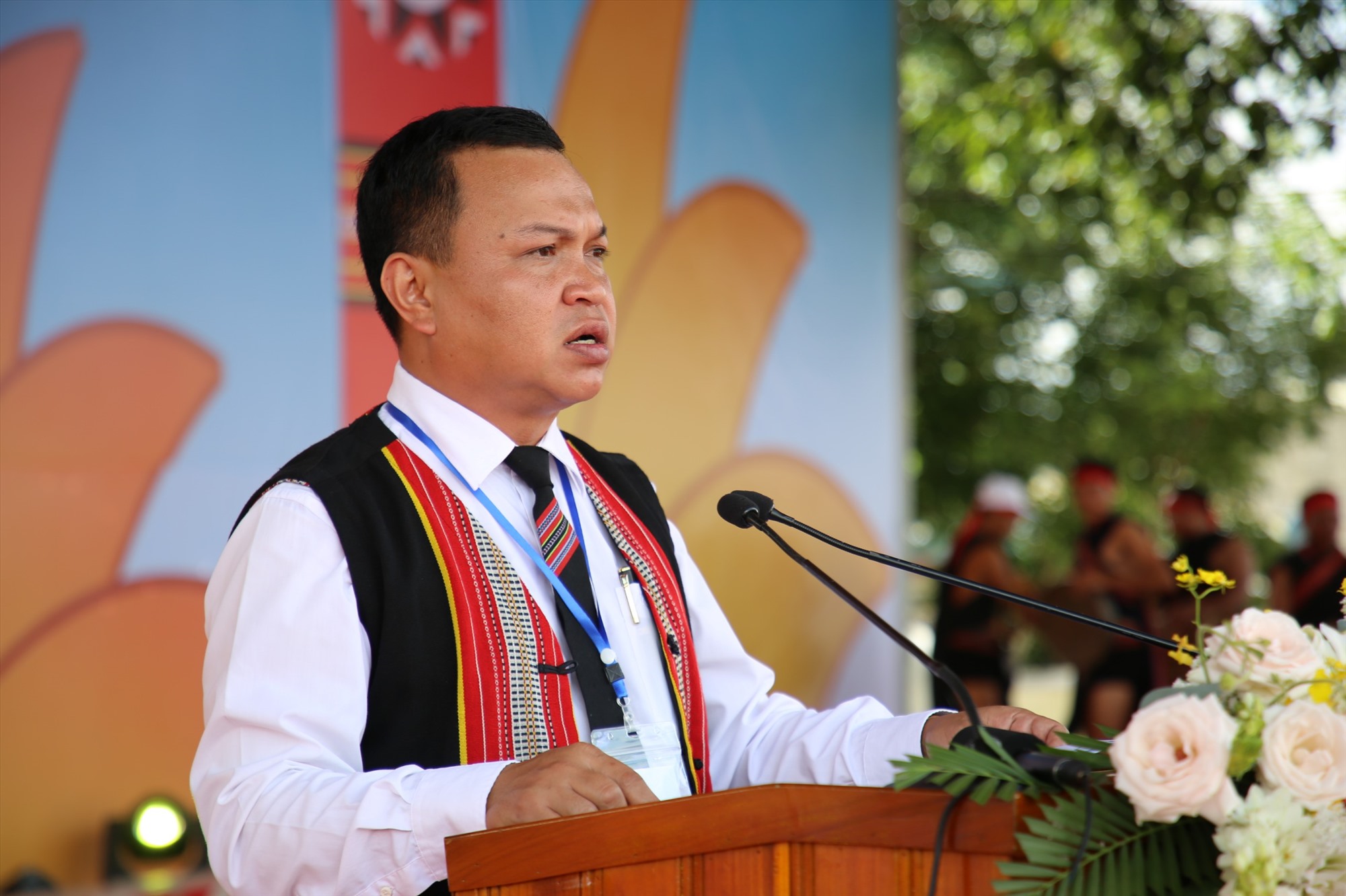 Vice Chairman of Phuoc Son District People's Committee Do Hoai Xoan delivered the opening speech. Photo: N.C.