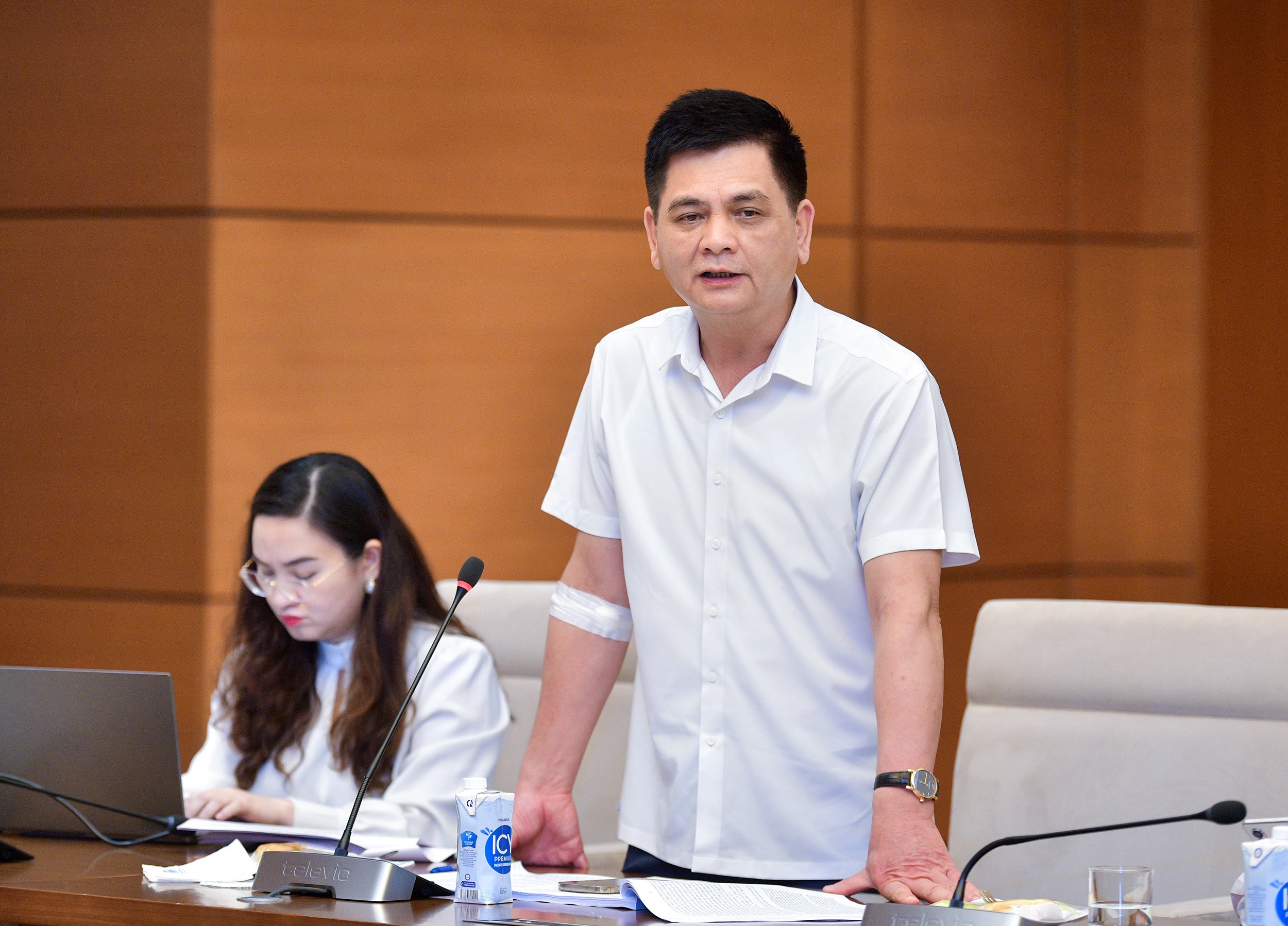 국회 부의장 Nguyen Duc Hai는 결의안 제43/2022/QH15-0을 이행하기 위한 감독 대표단의 네 번째 회의를 주재했습니다.
