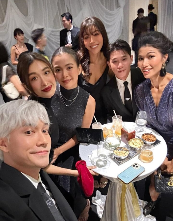 Siêu mẫu Minh Tú, Á hậu Mâu Thủy, Á hậu Lệ Hằng... cùng nhiều sao Việt sang trọng, thanh lịch dự đám cưới Tuyết Lan.