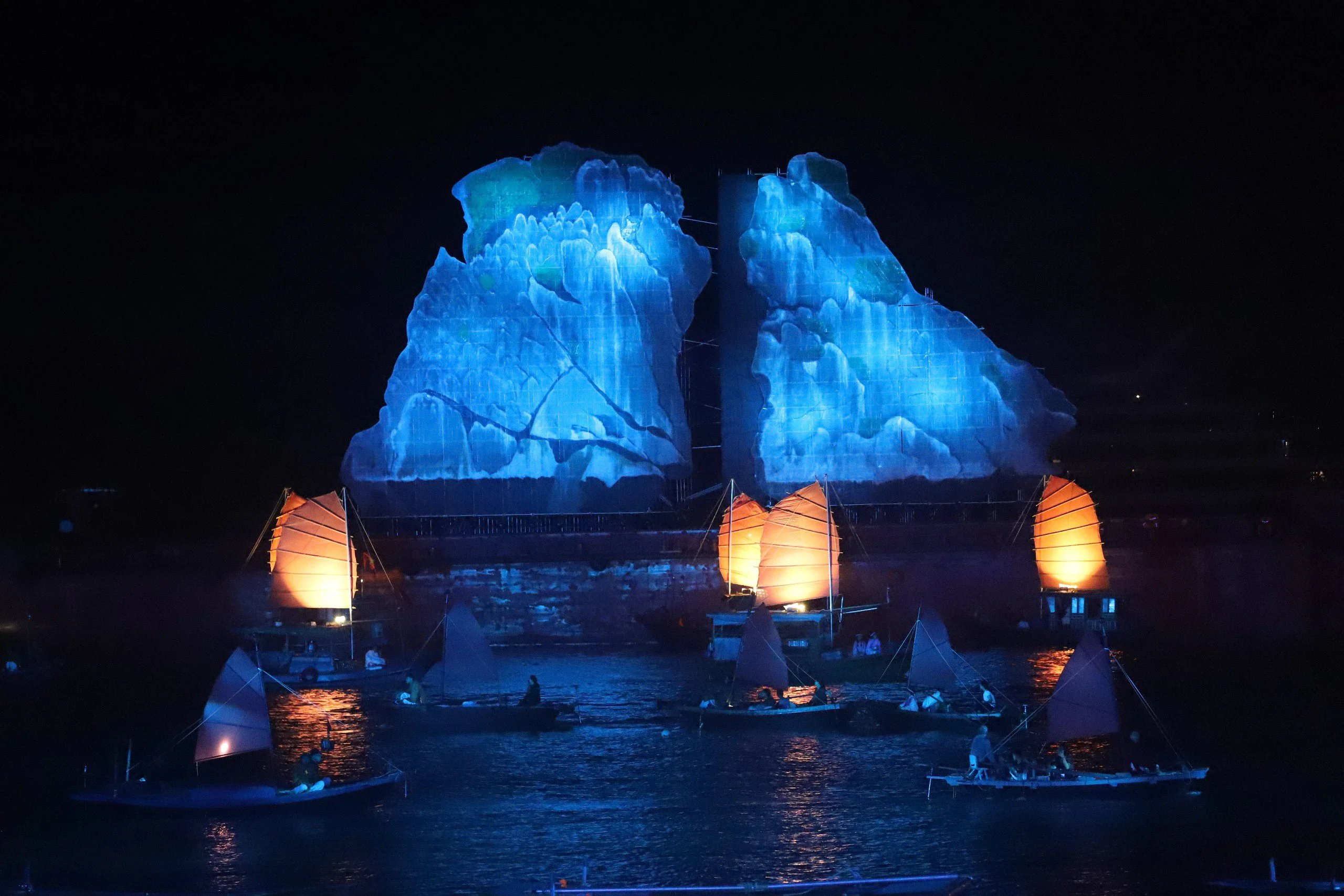 Wunderschöne Bilder beim Ha Long Karneval 2024