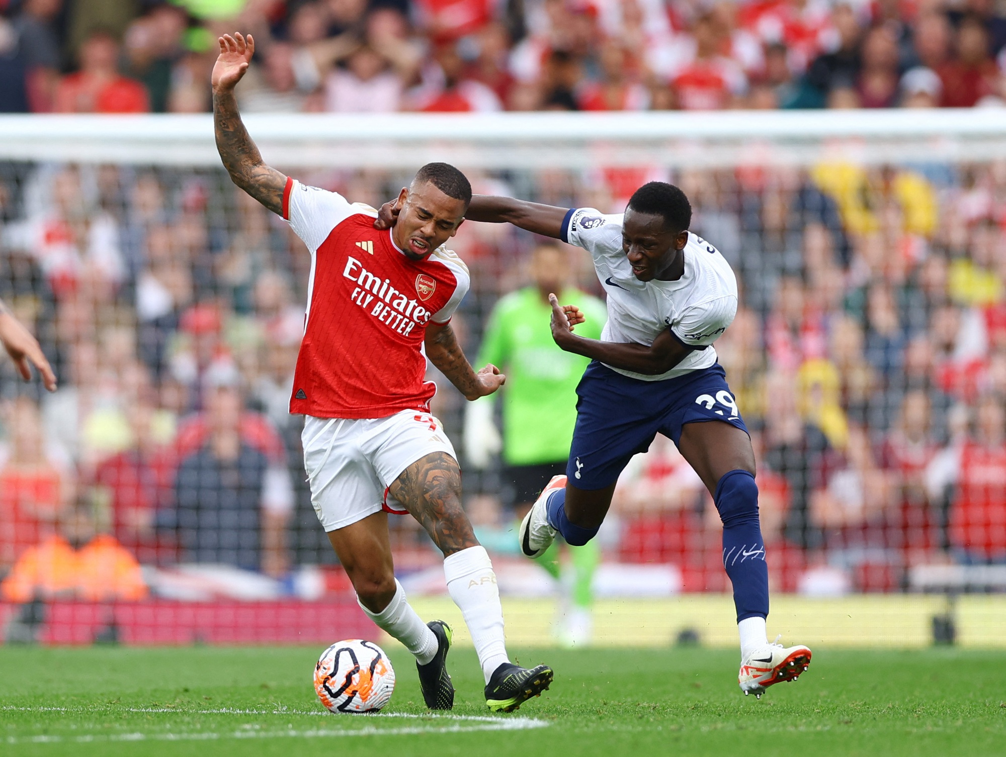 Rượt đuổi kịch tính, Tottenham cầm chân Arsenal  - Ảnh 1.