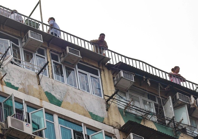 Monde - Important incendie dans un immeuble à Hong Kong (Chine), 40 victimes (Photo 4).