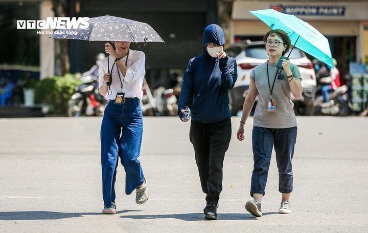 ハノイの午後は曇り空で晴れ、最高気温は32度。（イラスト：ゴ・ニュン）