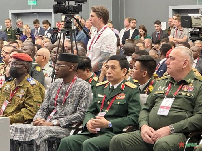 Minister of National Defense Phan Van Giang attends the opening ceremony of Army 2023