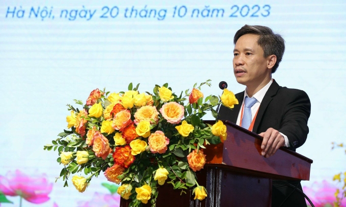 Außerordentlicher Professor Nguyen Manh Khanh, Präsident der Vietnam Orthopedic Association, hielt auf der Konferenz eine Rede. Foto von : Le Nga