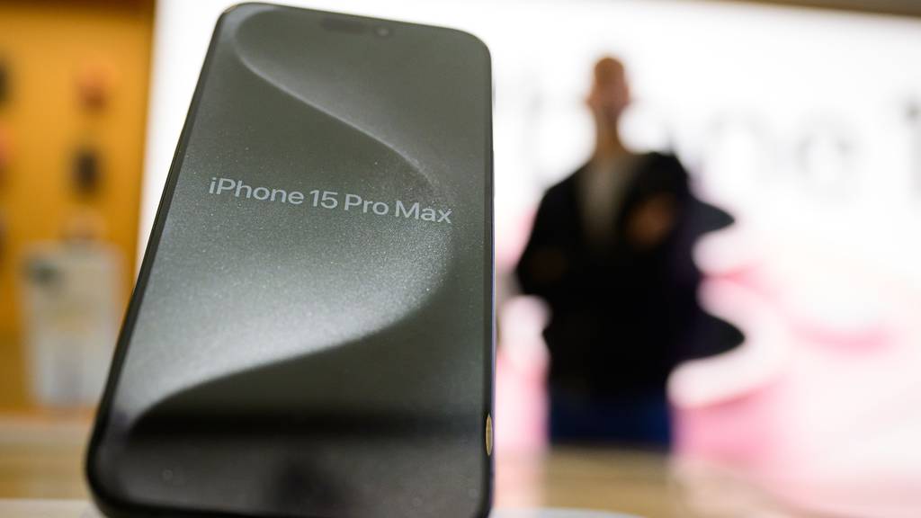 Mua iPhone 15 tại Ukraine có được không và sẽ có những hạn chế gì? - Ảnh 2.