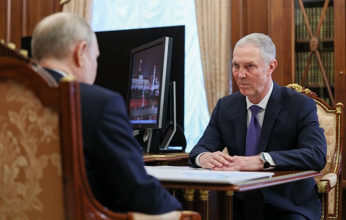 Vladimir Saldo (à droite), gouverneur par intérim de Kherson nommé par la Russie, lors d'une rencontre avec le président russe Vladimir Poutine. Photo : TASS