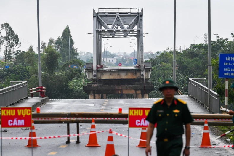 Die Überschwemmungen des Thao-Flusses überschreiten das historische Niveau, steigende Wasserstände des Roten Flusses wirken sich auf einige Gebiete in Hanoi aus, Foto 40