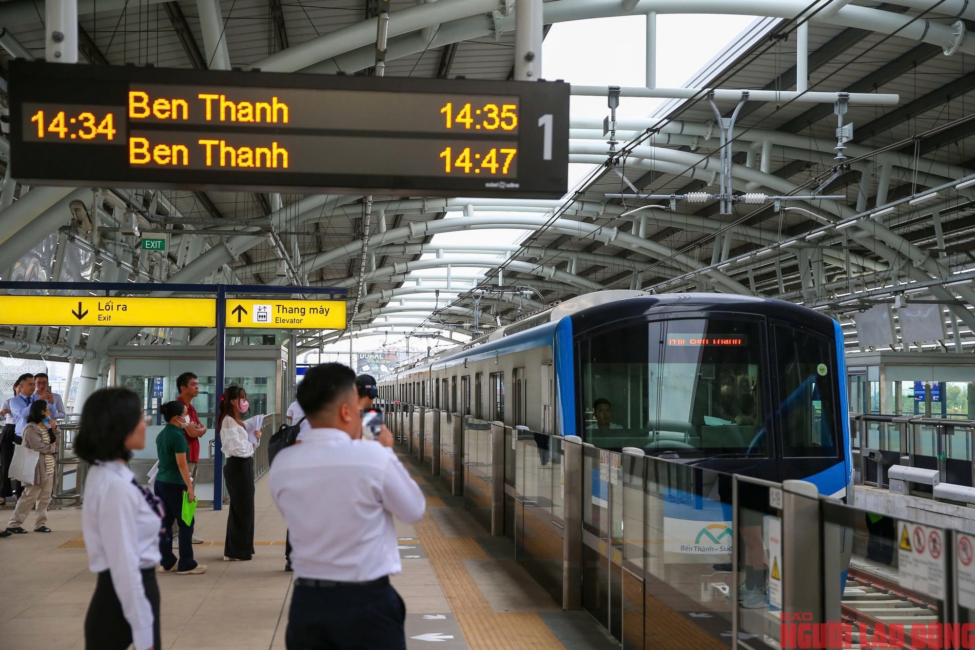 Giới trẻ TP HCM sau 1 ngày bỏ xe máy, chọn metro để đi học, đi làm- Ảnh 14.