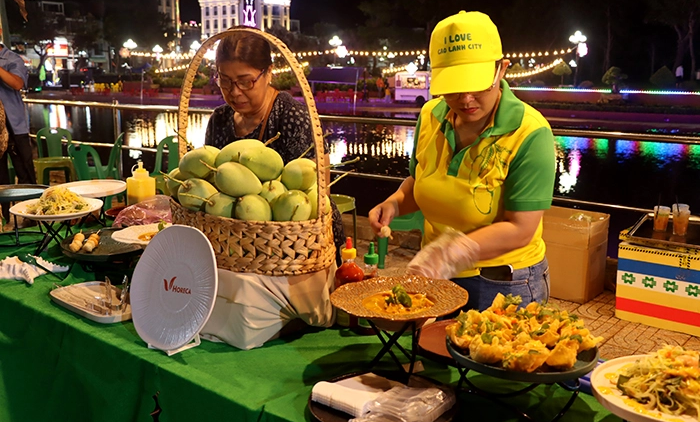 Tuyến phố ẩm thực xoài thành phố Cao Lãnh, tiền đề để xoài Đồng Tháp vươn xa - Ảnh 2.
