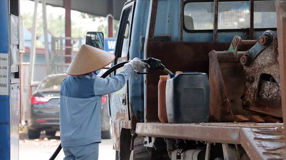 Giá xăng dầu hôm nay 23/5: Dầu thế giới tiếp đà leo dốc; giá xăng trong nước tăng gần 500 đồng/lít