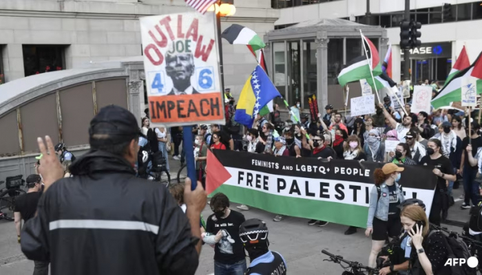 Gaza anti-war protesters break down fence at US Democratic convention