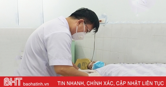 Bác sỹ và nhân viên Trung tâm Y tế huyện Hương Sơn hiến máu cứu người