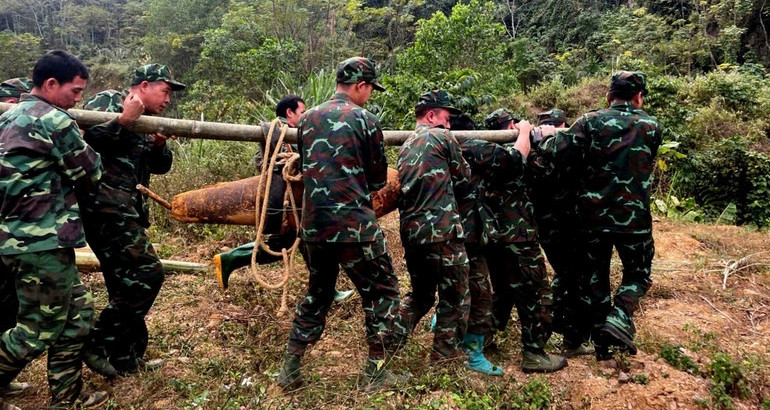 Successfully detonated a 300kg bomb in Bac Kan