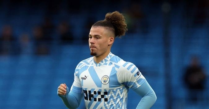 Kalvin Phillips là lựa chọn để thay thế Fernandinho tại Man City