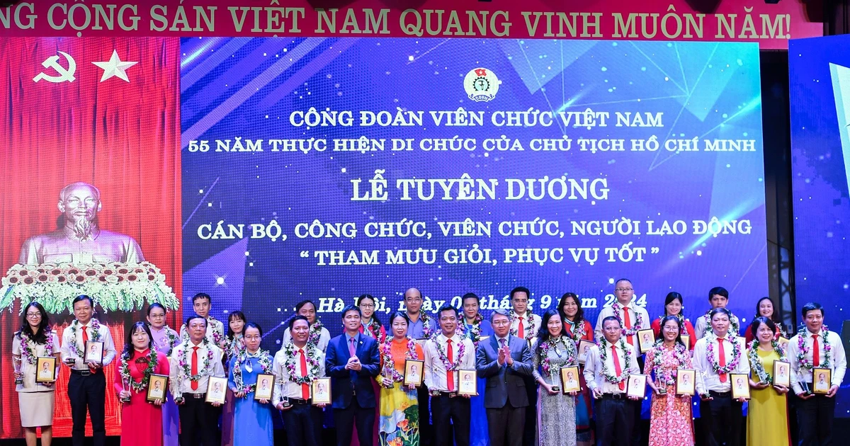 150 cán bộ, công chức, viên chức, người lao động được tuyên dương ‘Tham mưu giỏi, phục vụ tốt’