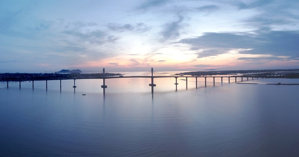 ชมพระอาทิตย์ขึ้นบนสะพานพันล้านที่สวยที่สุดในเหงะอาน