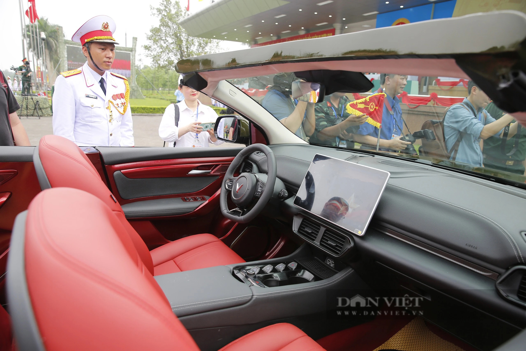 Chiêm ngưỡng hai chiếc xe điện 