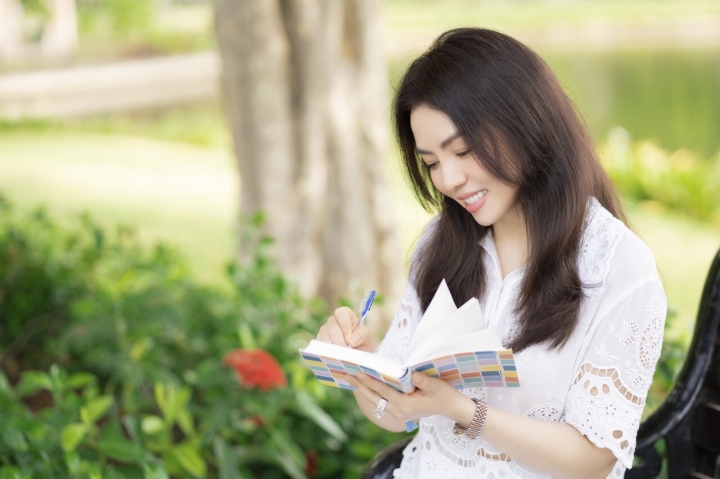 Võ Thị Thuý Hiền: Cô bé nghèo sống dưới chân núi Tà Cú tới nhà từ thiện xã hội - 1