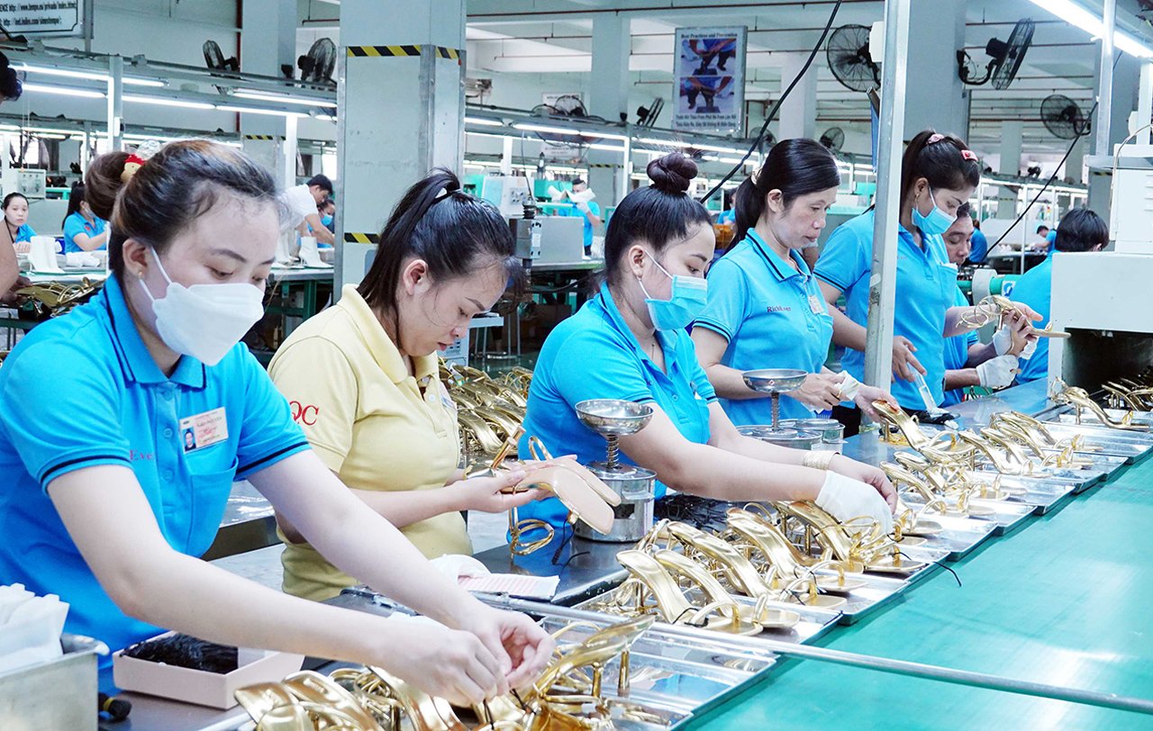 Hơn 10% dân số thế giới đi giày dép “Made in Vietnam”- Ảnh 10.