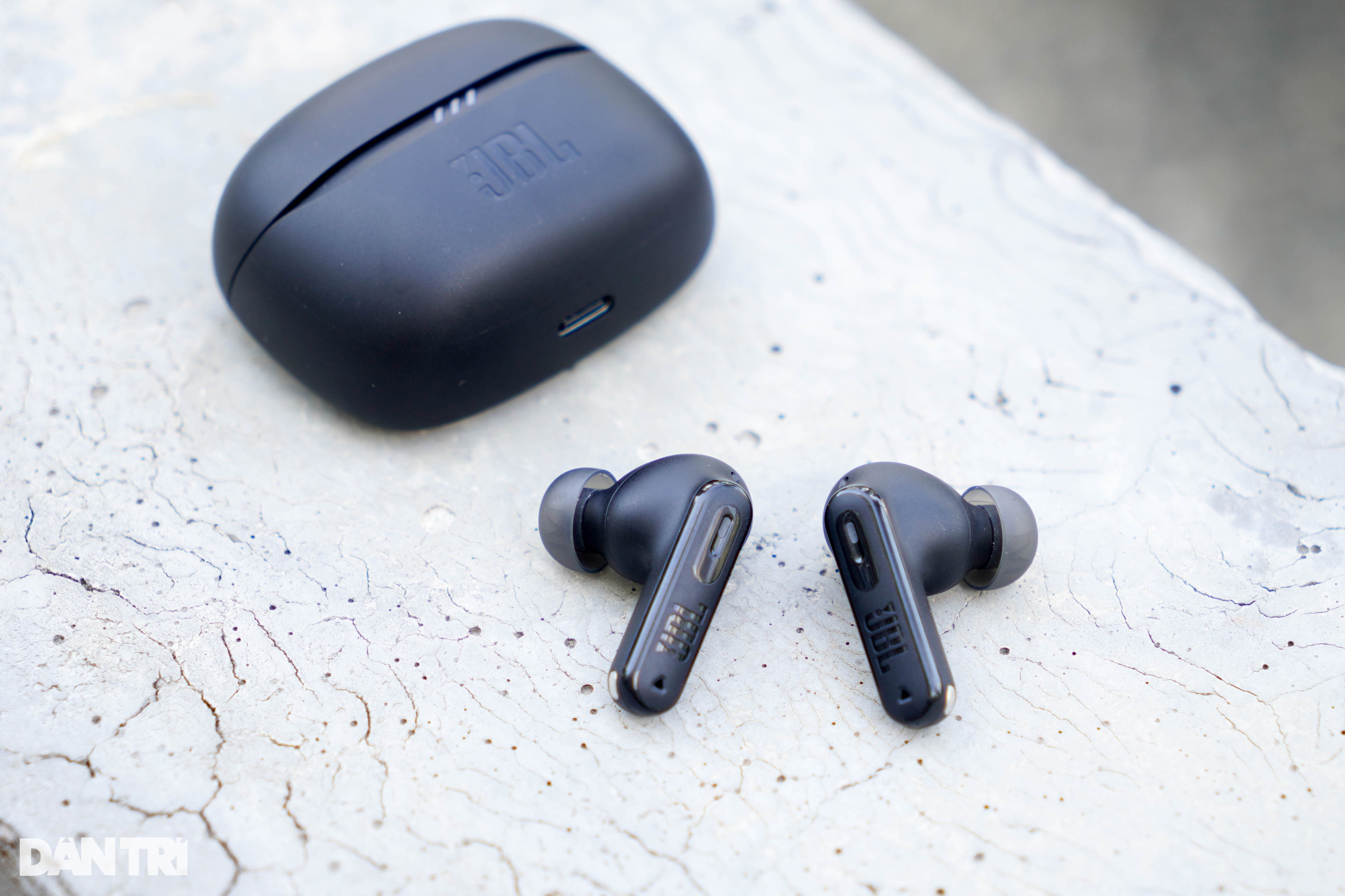 Đánh giá tai nghe JBL Tune Beam 2: Tính năng chống ồn cần cải thiện - 9