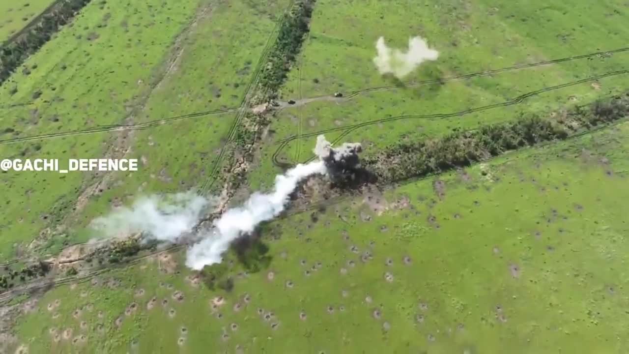 Mundo - Un ataque aéreo de precisión del Su-34 ruso destruye un puesto de mando ucraniano en dirección a Kupyansk (Foto 2).