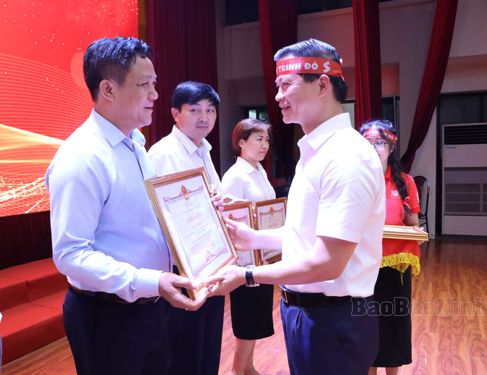 More than 1,500 people participated in the program "Red Journey - Connecting Vietnamese Blood"