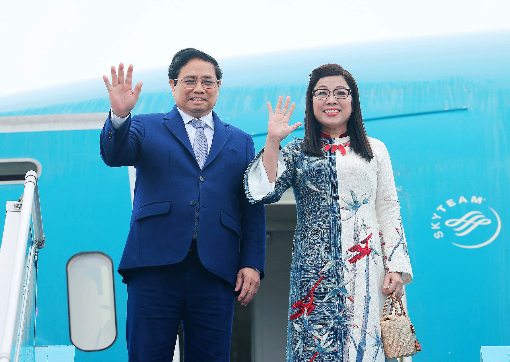 El primer ministro Pham Minh Chinh y su esposa parten hacia Australia y Nueva Zelanda.