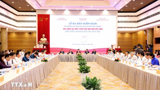 Lancement du livre du Secrétaire général sur le développement de la culture vietnamienne